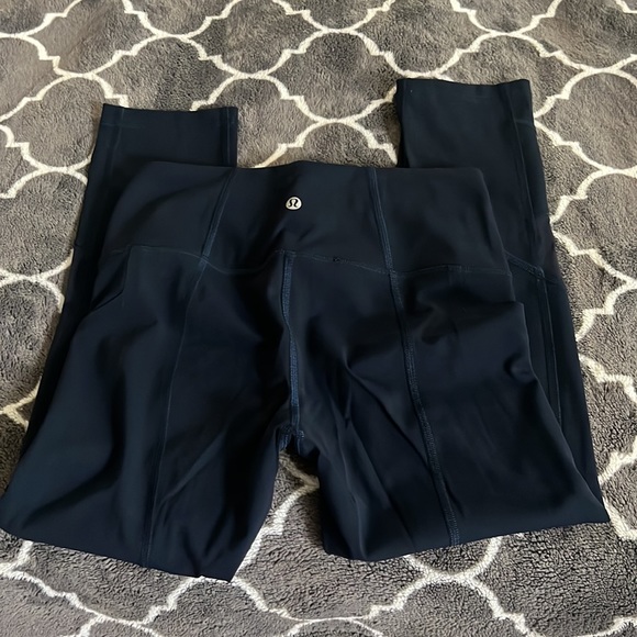 Lululemon navy blue leggings with pockets - Picture 2 of 3